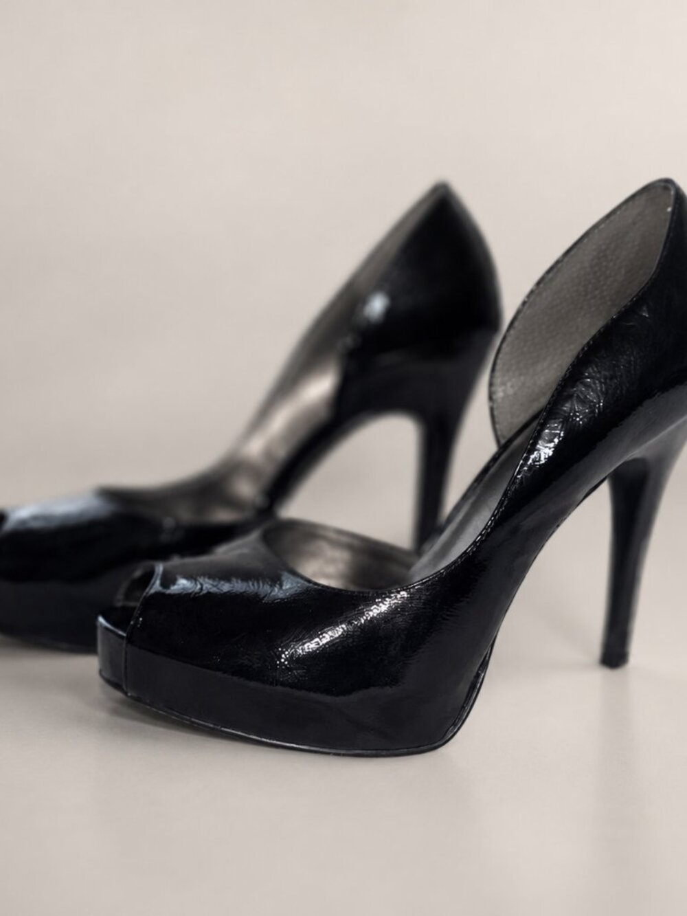 Carlos Santana Black Patent Leather Peep Toe Platform Heels Size 7.5